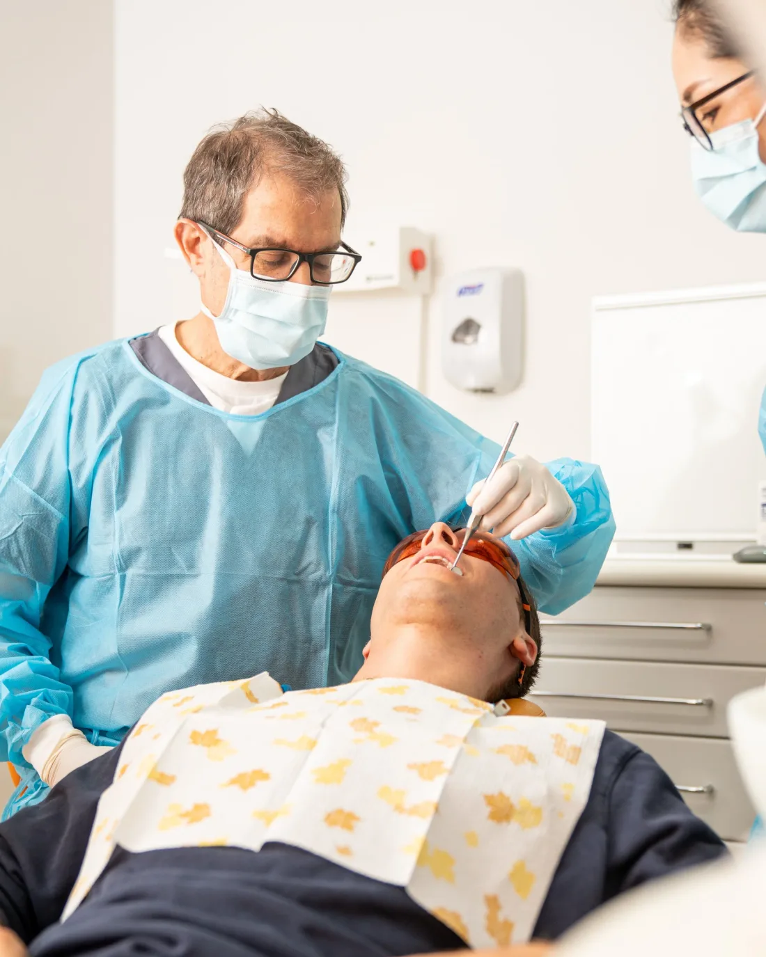 Dr. Phillip Stein examining a patient at the Bondi Junction clinic